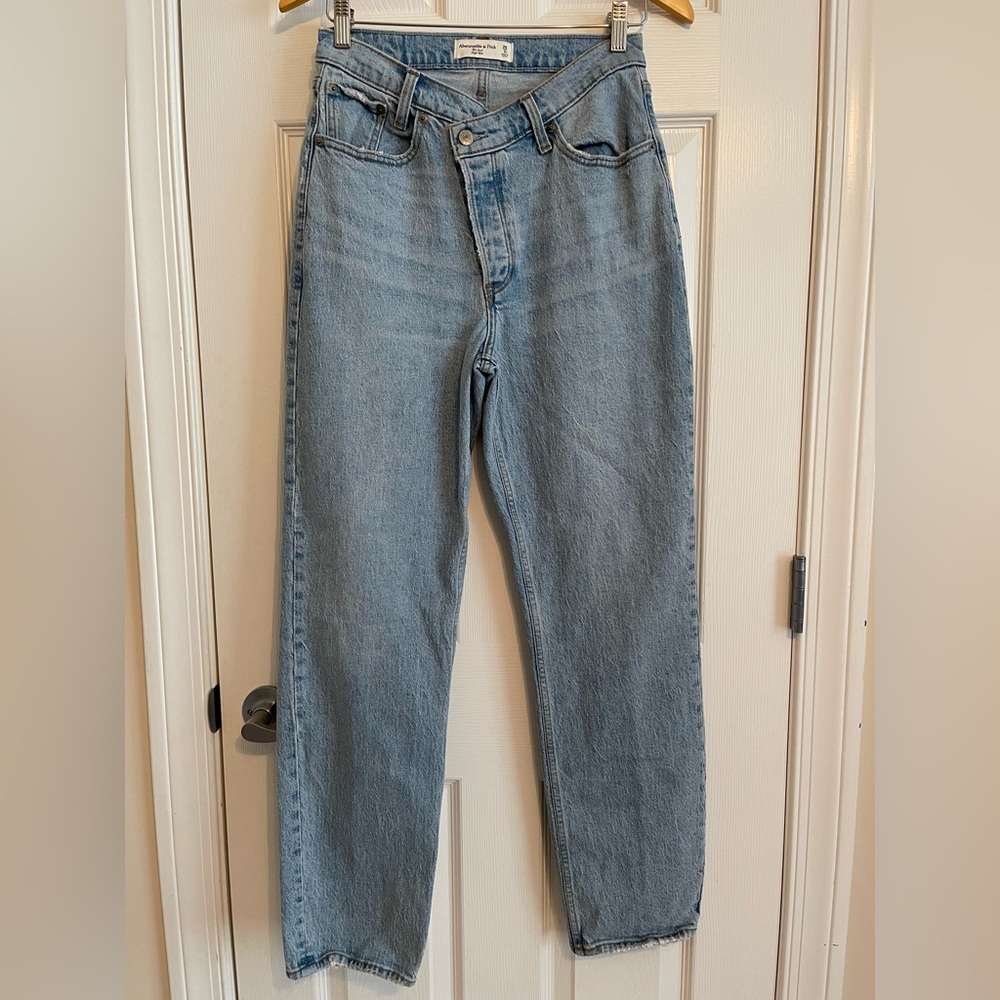 Abercrombie & Fitch Women’s Button Fly The Dad High Rise Jeans. Size 26/2r